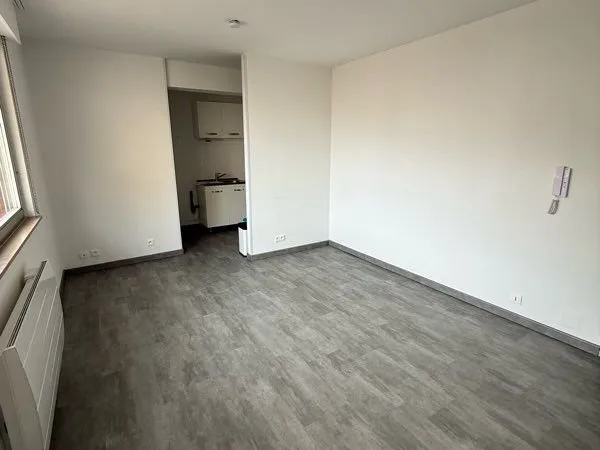 Studio à louer - 27 m2 - 1er étage ascenseur