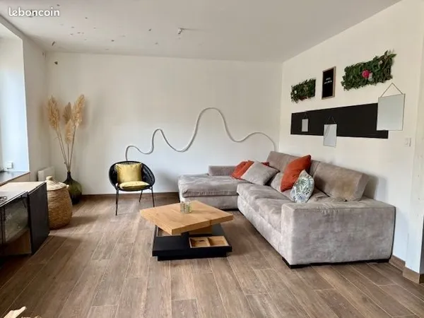 Maison de village rénovée 150 m² prête à vivre - Grand garage - Calme, espace et potentiel - 165 000