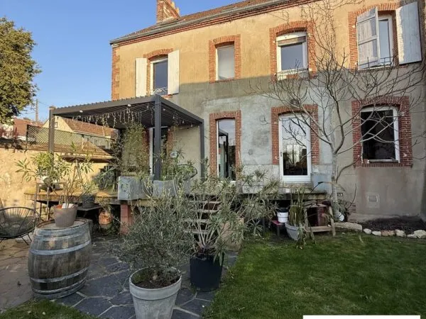 TRES BELLE MAISON DE FAMILLE CENTRE GIEN