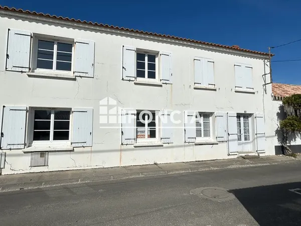 ILE DE NOIRMOUTIER - Noirmoutier centre-ville - Ensemble immobilier à rénover A 500m de la rue piéto