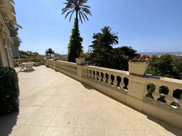 APPARTEMENT MENTON CENTRE - TERRES CHAUDES - Lumineux quatre pièces avec grande terrasse et vue pano