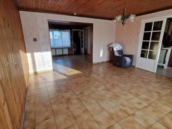 MAISON DE VILLE A VENDRE SEMI INDIVIDUELLE AVEC GARAGE ET JARDIN