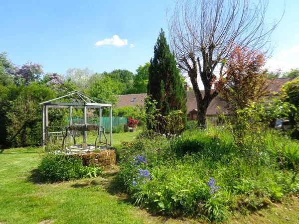 Maisons à vendre TREIGNY (89) Ensemble de deux maison 11pcs 5 ou 6 chbs, piscine, panneau solaire