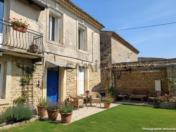 À VENDRE - MAISON DE VILLAGE À RENOVER AVEC COUR ET PARKING