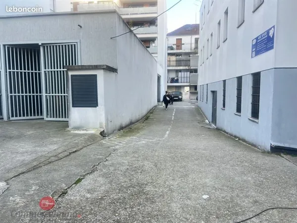 Boutique 100 m² AUBERVILLIERS