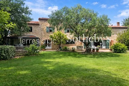 Maison 10 pièces 345 m²