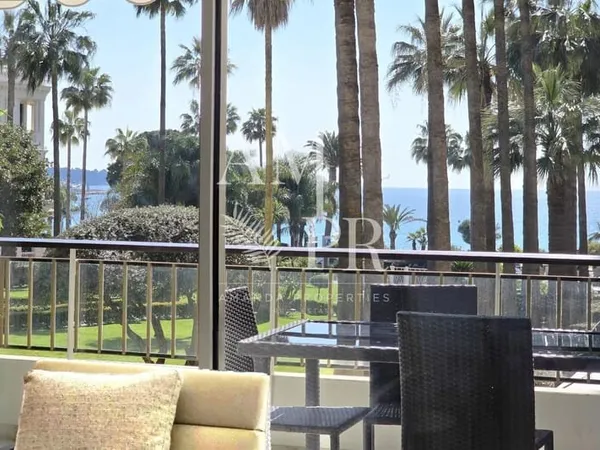 Cannes Croisette - Appartement 3 pièces de 127m2 - Vue mer et Parc