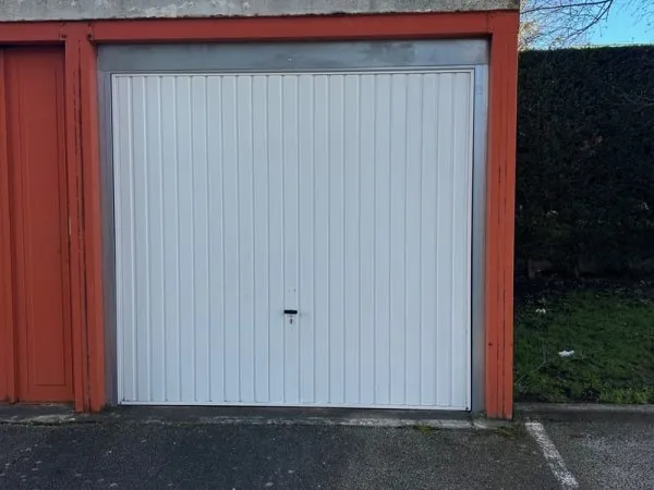 GARAGE (LIBRE DE TOUTE OCCUPATION) MONTPLAISIR CHEMIN DE