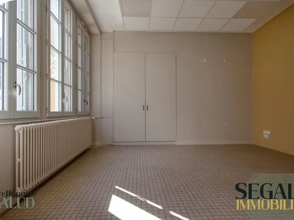 Bureau lumineux en hyper centre stationnement privé Albi