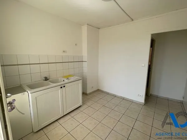 Appartement T2 MEUBLÉ d'environ 19 m² , situé à Toulon ouest