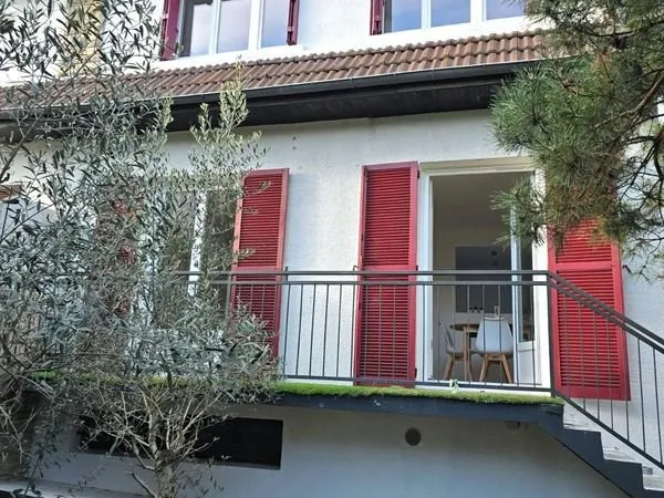 Charmante Résidence Rénovée avec Jardin et Studio Indépendant