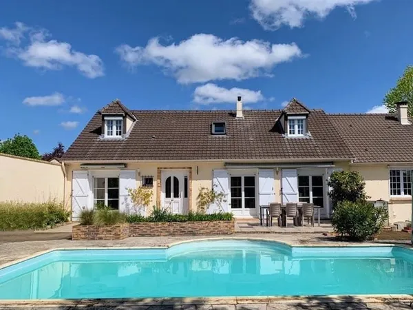 Maison offrant une belle vie de plain- pied à Saint- Arnoult