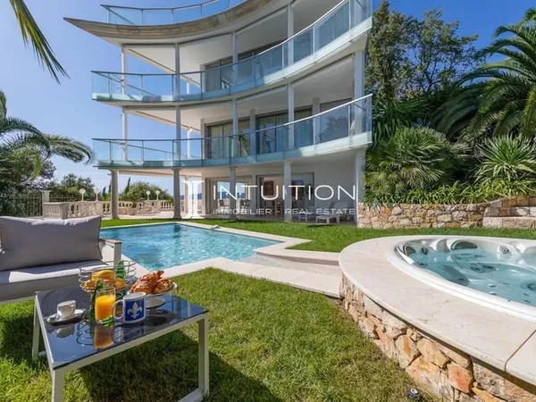 Cannes - Californie : Villa contemporaine avec vue mer panoramique
