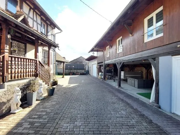 Corps de ferme avec 2 logements et 1 bureau