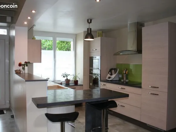 Maison à louer - 90 m² - Saint-André-de-la-Marche - Disponible 1er juin