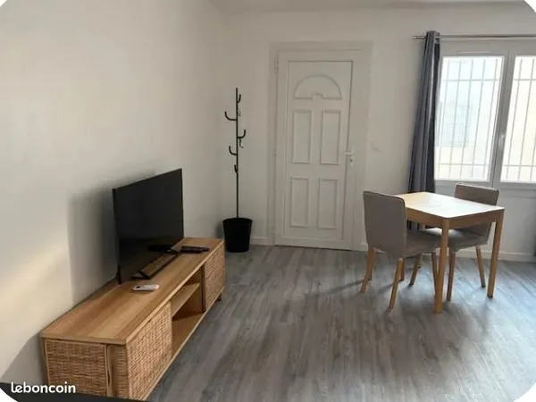 Studio rénové et meublé
