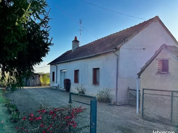 Longère Bourbonnaise - 105 m² - terrain clos 1500 m² - dépendances