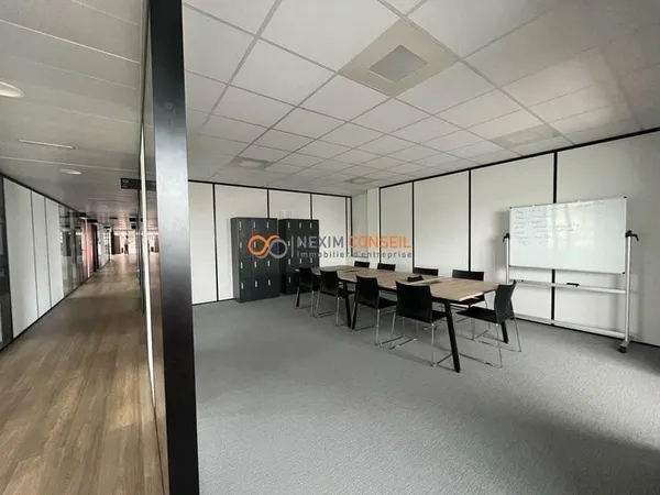 Bureau 550 m²