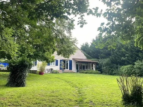 MAISON DE FAMILLE AVEC PISCINE ET STUDIO INDEPENDANT SUR 2126 M² DE TERRAIN