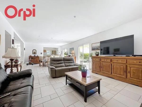 Maison 5 pièces 223 m²