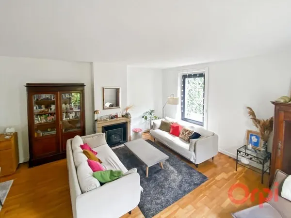 MONTCHAT- Maison À Vendre - Lyon 3