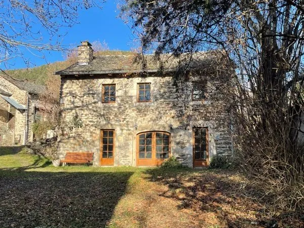 Maison de charme en pierre avec jardin - 3 chambres - meublée - proche du Puy-en-Velay (Le Bouchas -