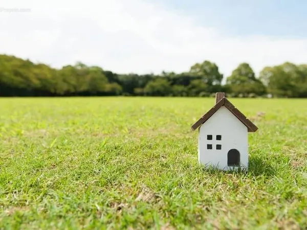 Terrain 584 m²