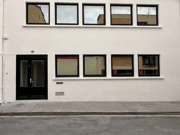 TOULOUSE CHALETS IMMEUBLE DE BUREAUX OU HABITATION AVEC ROOFTOP.