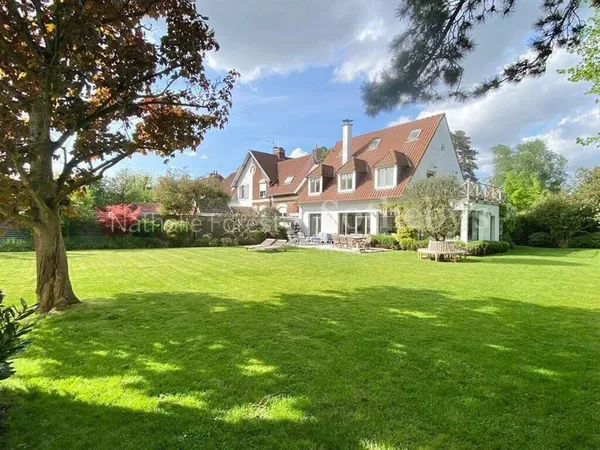 Maison 8 pièces 230 m²