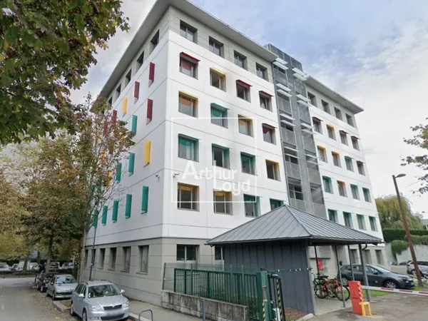 Local professionnel 84 m²