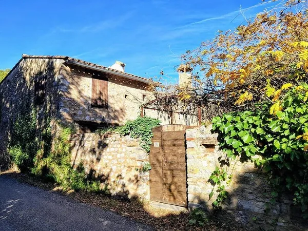 Fox Amphoux, Ancienne tuilerie avec piscine et vue sur la campagne au calme.