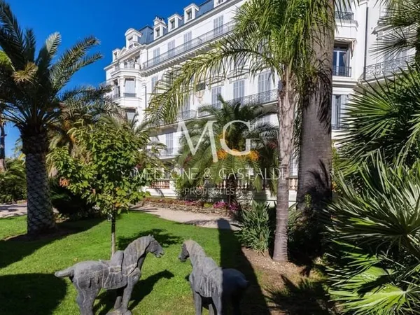 CANNES - CENTRE-VILLE - APPARTEMENT BOURGEOIS 200 m² - TERRASSE - GARAGE