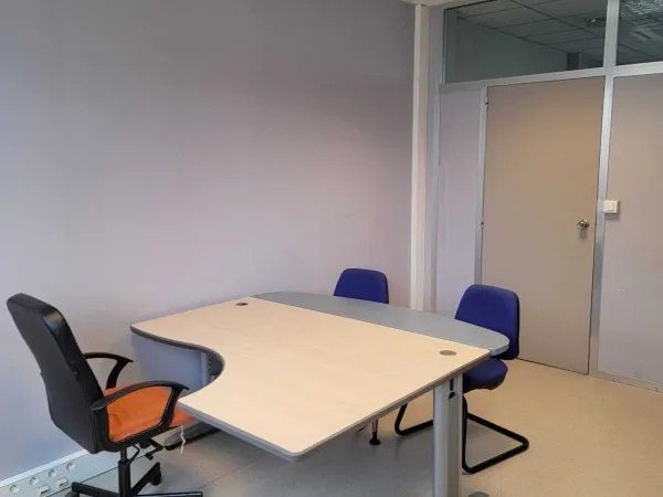 Loue bureaux lumineux - 16m²
