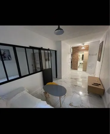 2 pièces rue Meynadier-aucune charges-400m de la plage