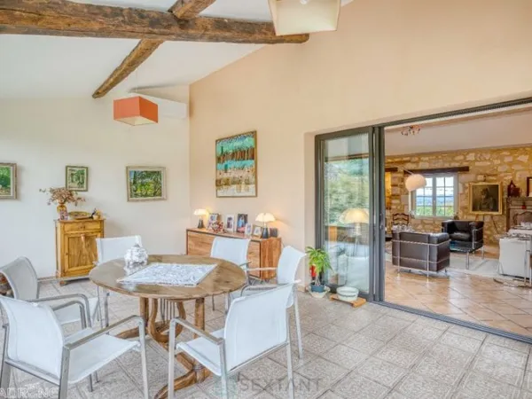Maison 8 pièces 227 m²