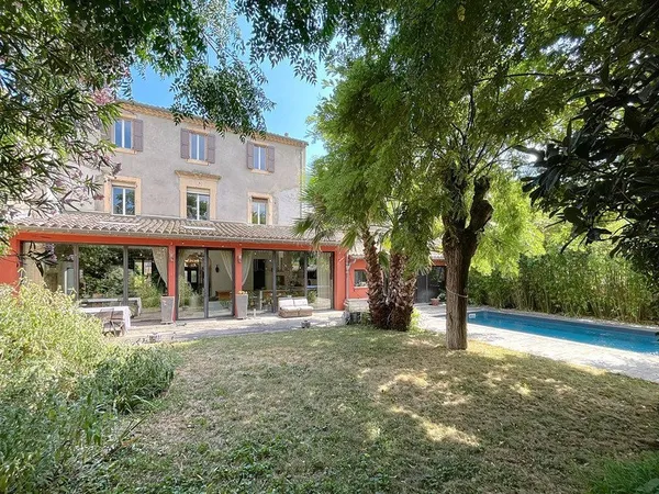 Maison bourgeoise 350 m² à vendre, jardin avec piscine, grand garage, proche de MONTPELLIER (34)