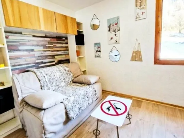 Studio rénové meublé isola 2000