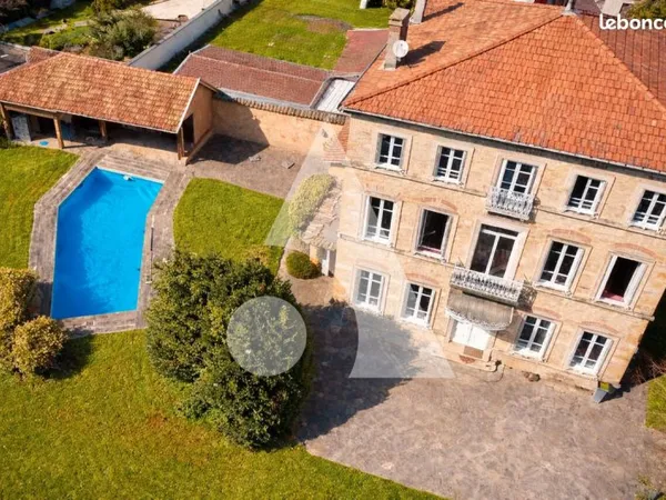 Maison 11 pièces 303 m²