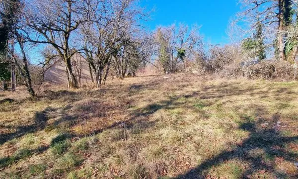 Terrain constructible dans un hameau du Causse
