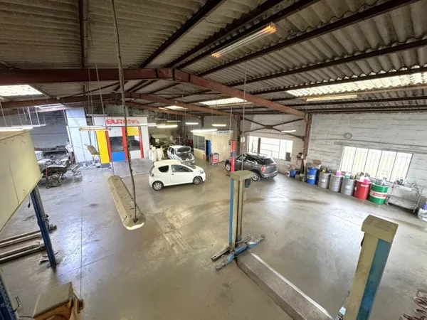Local commercial 2 pièces 708 m²