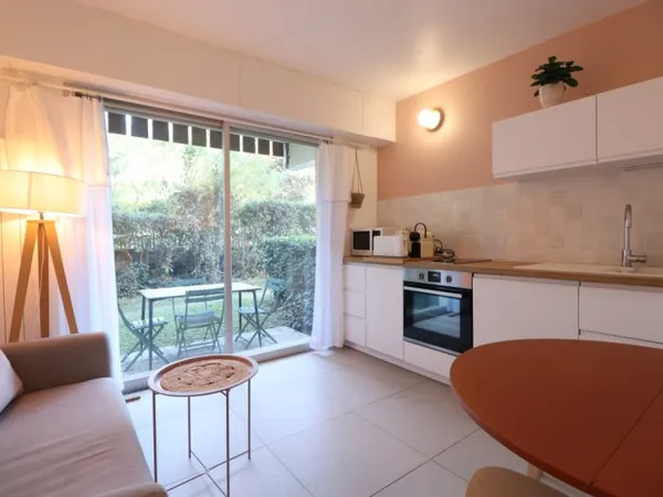 ROYAN - QUARTIER DU PARC - 200 PLAGE ET 100 M COMMERCES - CH