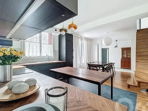 Maison 7 pièces 143 m²