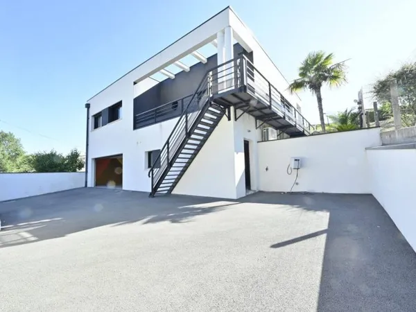 Maison 5 pièces 202 m²
