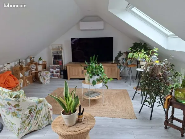 Maison sur 3 niveaux et jardinet, 101 m2