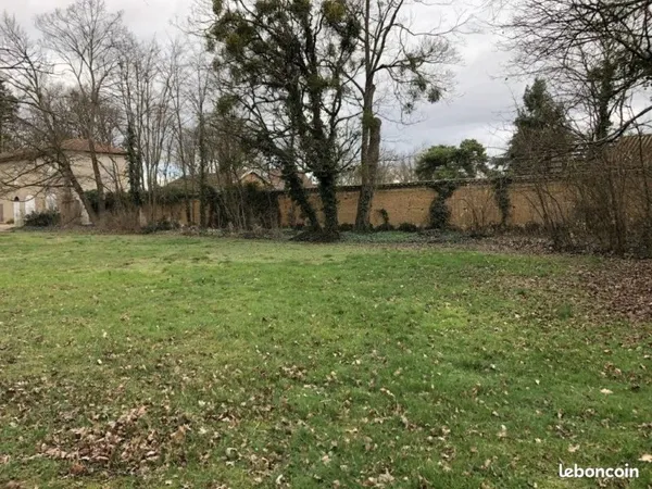 Terrain constructible de 700m2 à Saint-Georges-de-Reneins