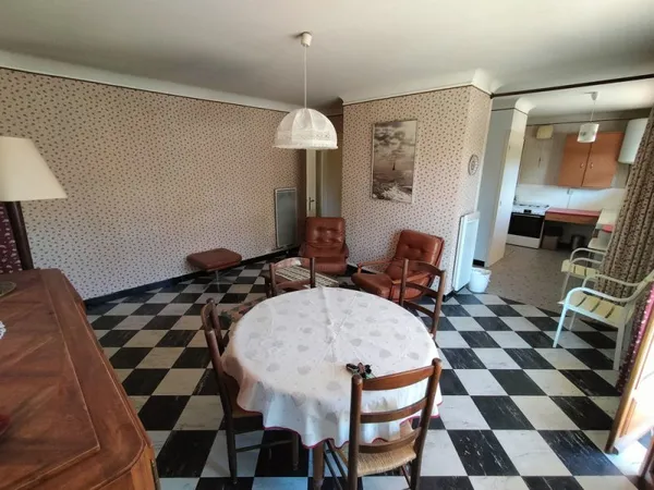 Les Monts Vaste T2 loué meublé.