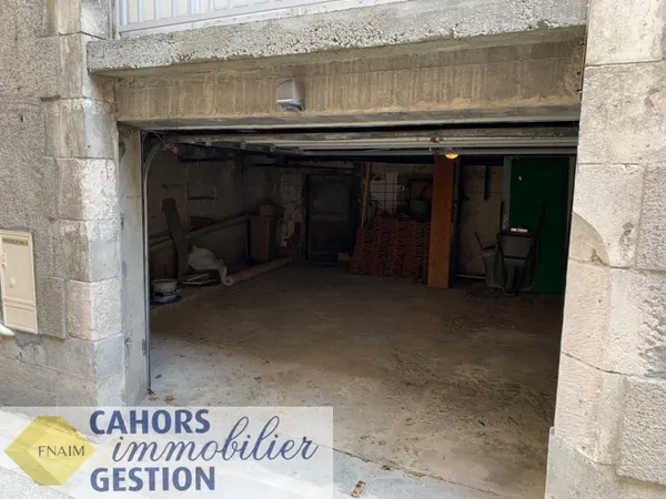 GARAGE FERMÉ - QUARTIER DES BADERNES - CAHORS