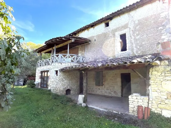 Maison en Pierres A Rénover