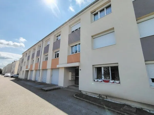APPARTEMENT AVEC GARAGE DANS COPROPRIETE RENOVEE ENERGETIQUEMENT