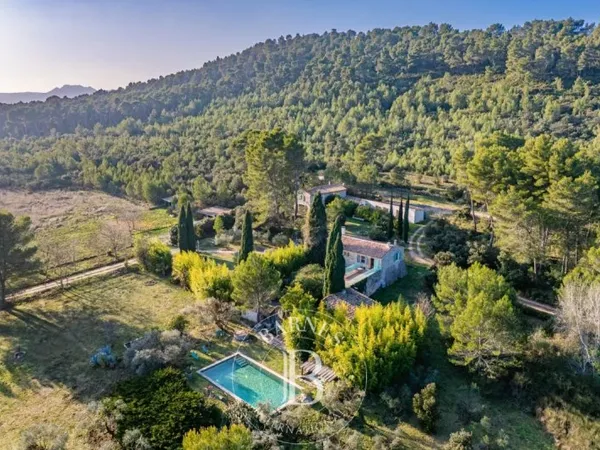EYGALIERES-PROPRIETE AUTHENTIQUE-8 CHAMBRES-PISCINE ET CALME ABSOLU